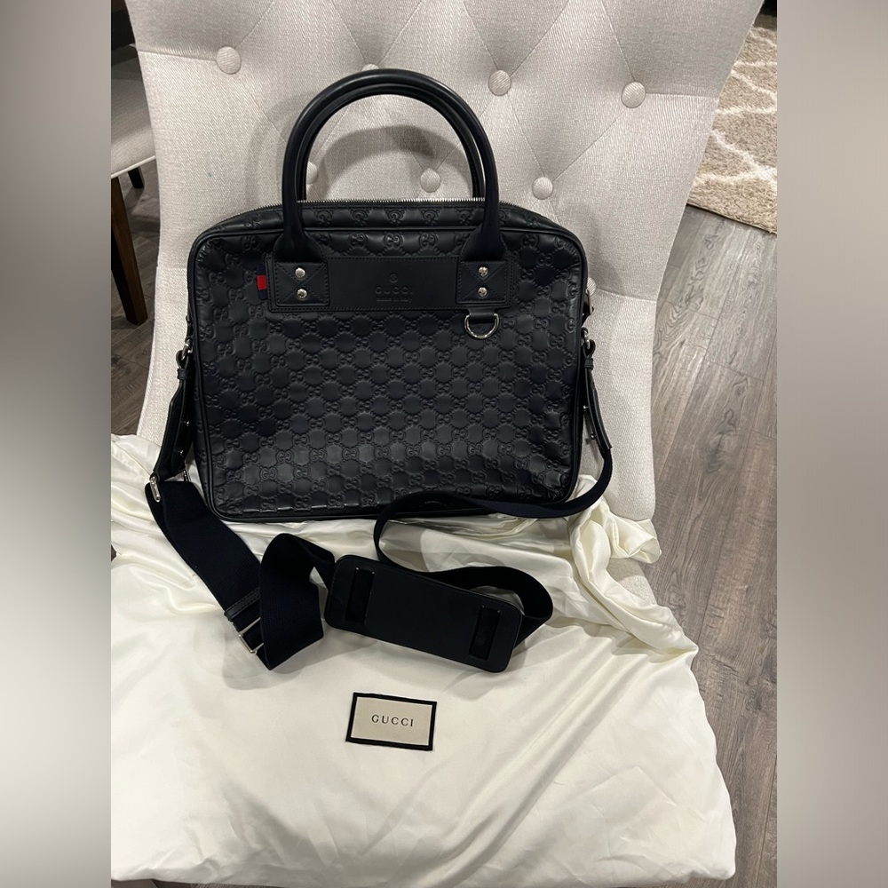 💙Gucci Leather messenger bag 💙